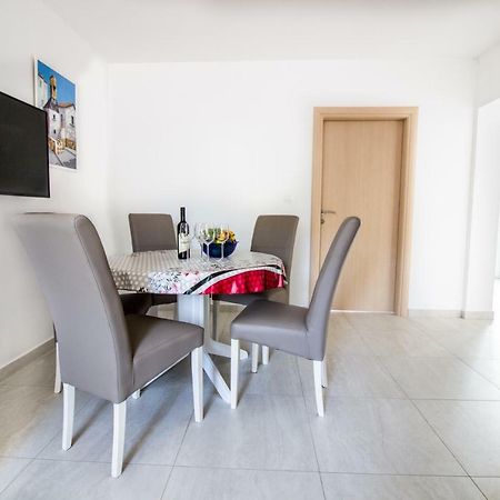 Colic Apartment Njivice Luaran gambar