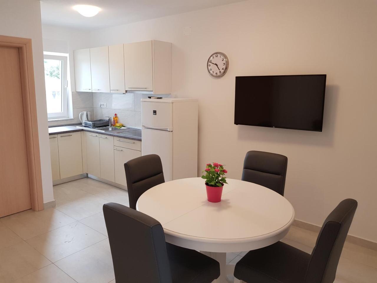 Colic Apartment Njivice Luaran gambar