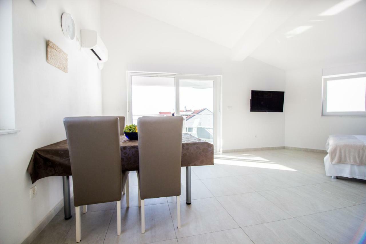Colic Apartment Njivice Luaran gambar