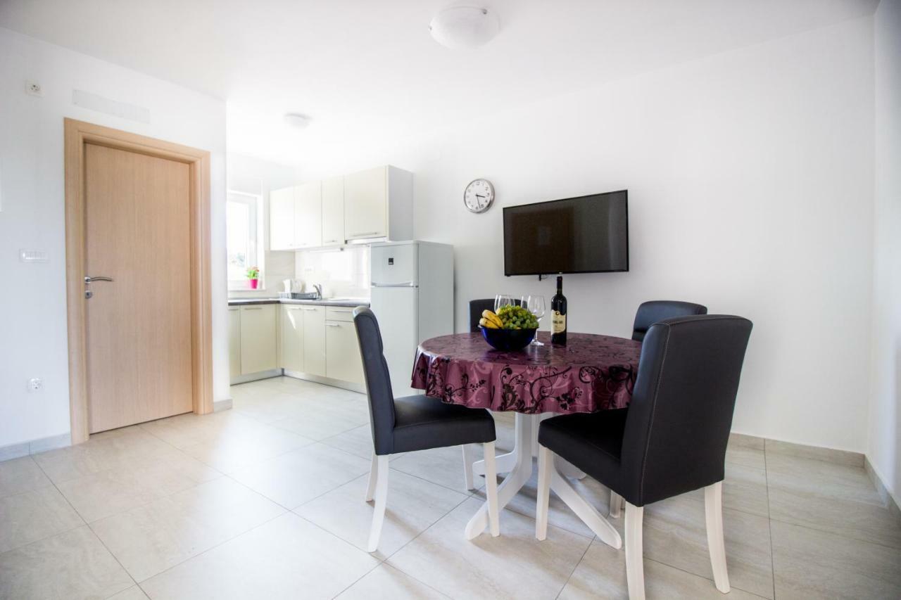 Colic Apartment Njivice Luaran gambar